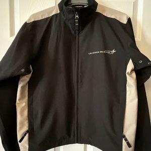 Lightweight jacket with zippered pockets